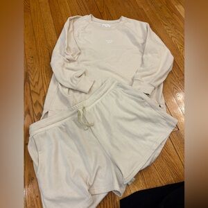 Colsie Beige Weekend Mood Sweatshirt and Shorts Set XL